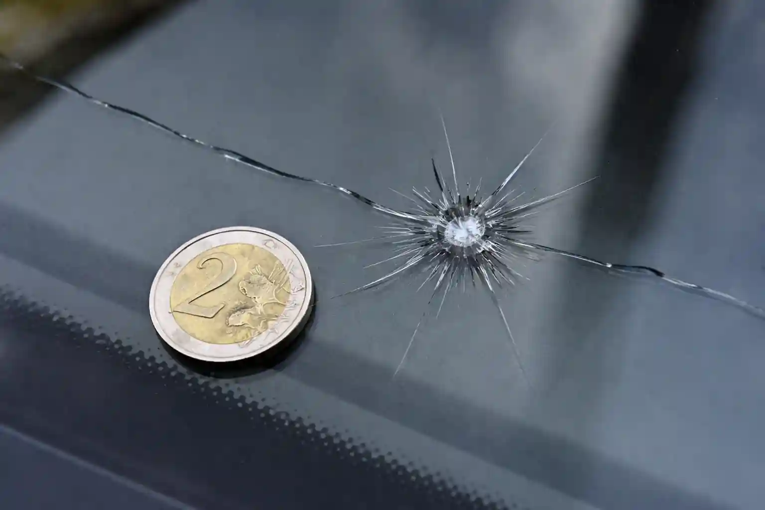 Fissure ou gros impact sur pare-brise